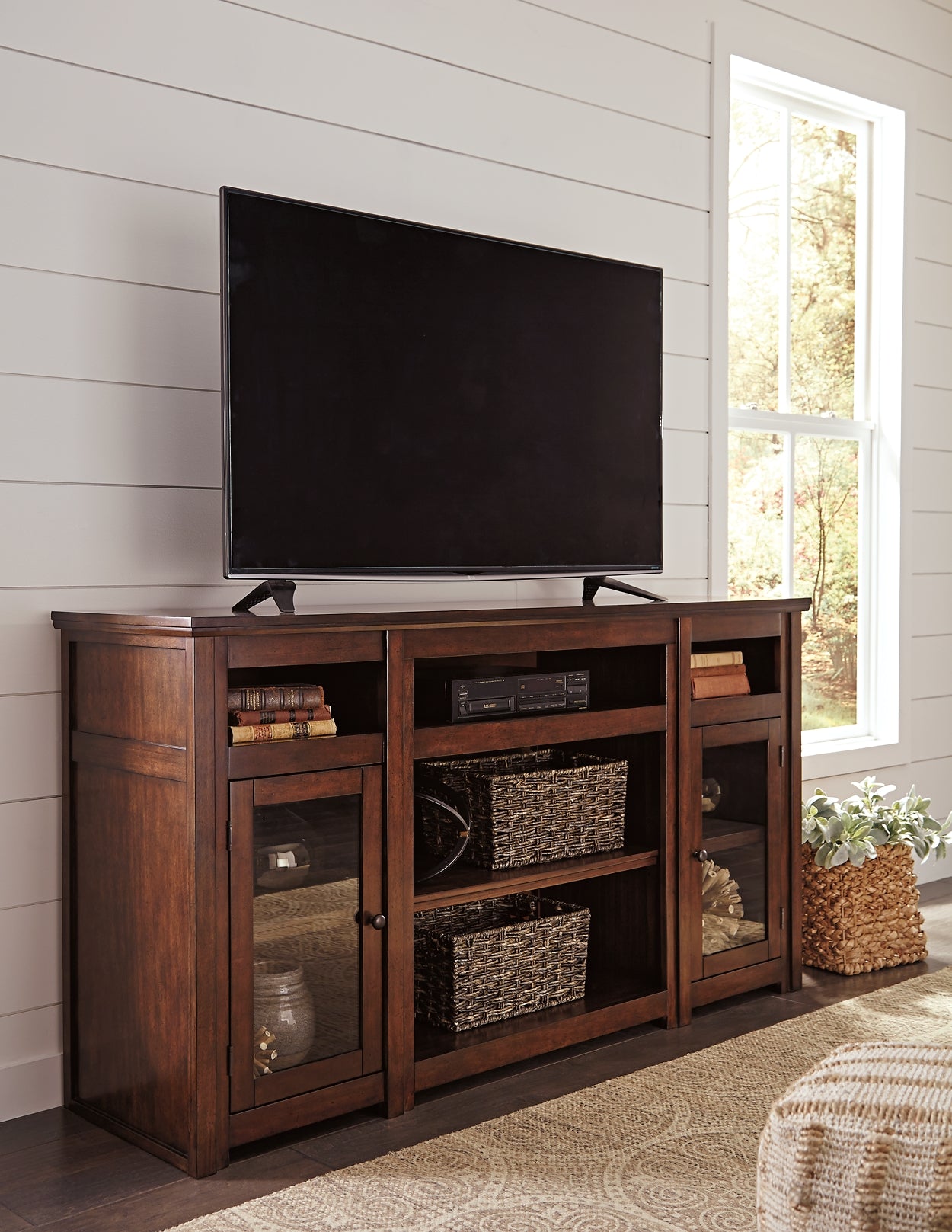 Harpan XL TV Stand w/Fireplace Option